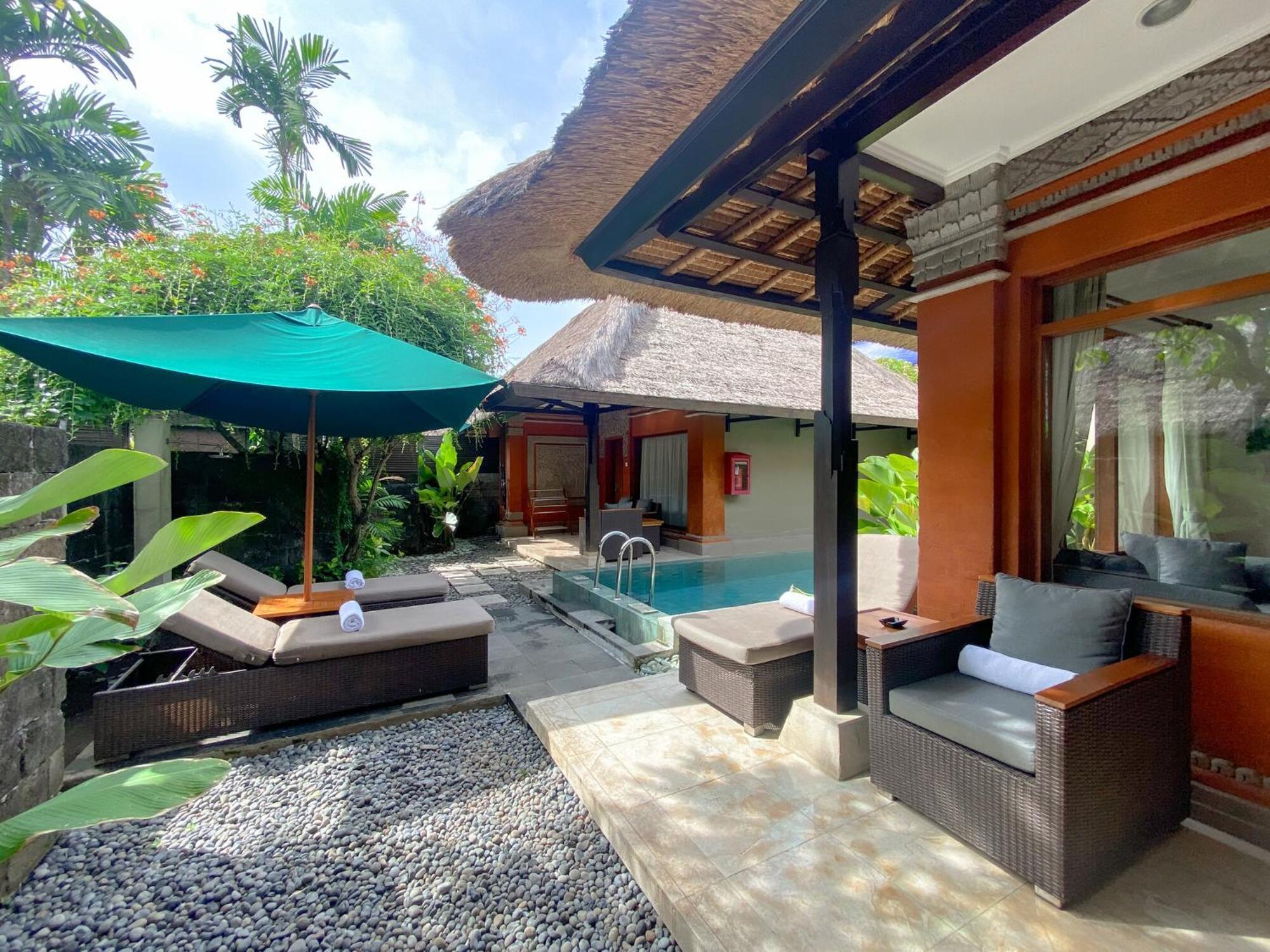 Legian Beach Hotel מראה חיצוני תמונה